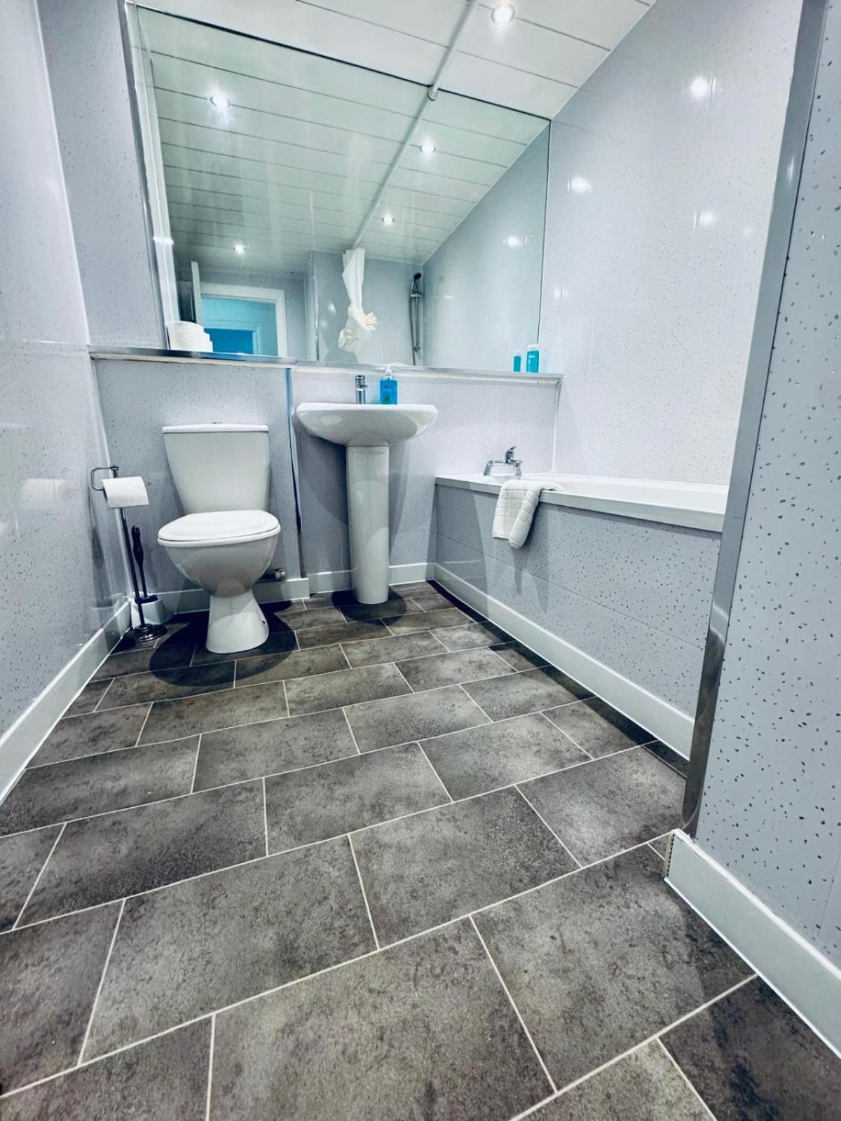 Modern 2 Bedroom Apartment Near City Centre Glasgow Exterior photo